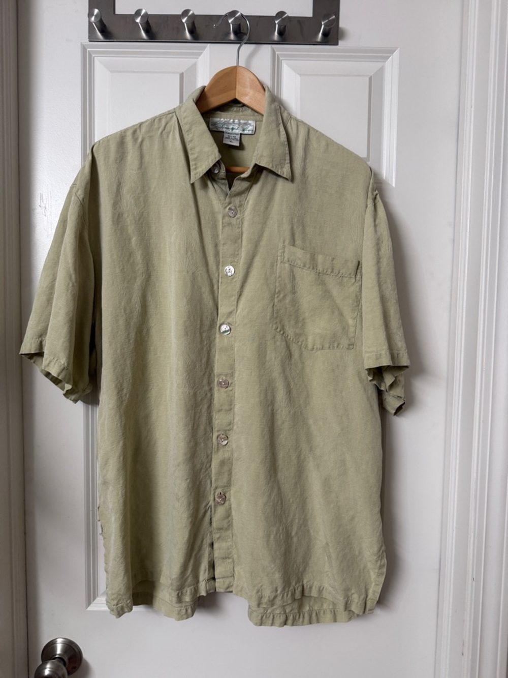 Casual Short-Sleeve Button-Down Shirt in Light Olive
